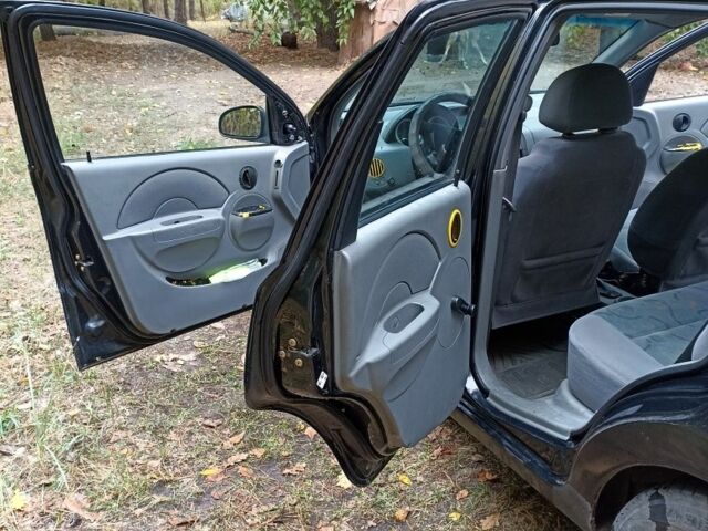 Черный Шевроле Авео, объемом двигателя 1.5 л и пробегом 230 тыс. км за 2500 $, фото 5 на Automoto.ua