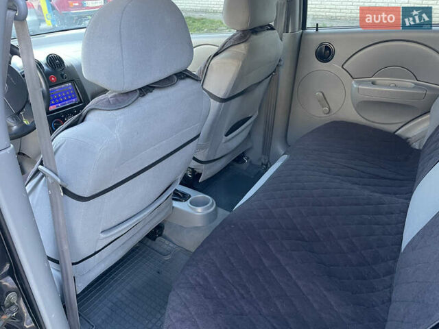 Черный Шевроле Авео, объемом двигателя 1.5 л и пробегом 210 тыс. км за 2750 $, фото 8 на Automoto.ua