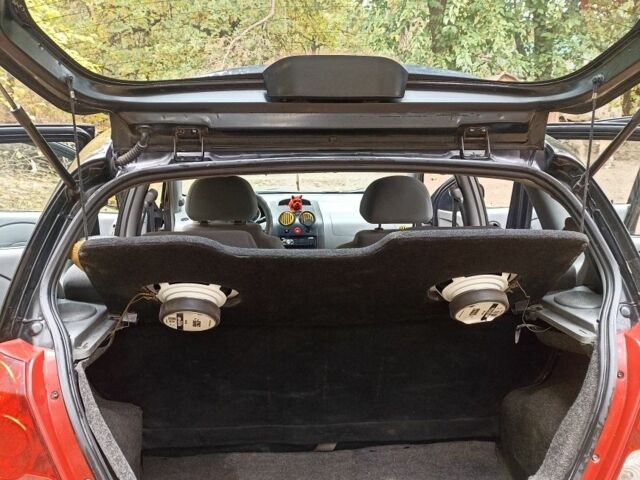 Черный Шевроле Авео, объемом двигателя 1.5 л и пробегом 230 тыс. км за 2500 $, фото 4 на Automoto.ua