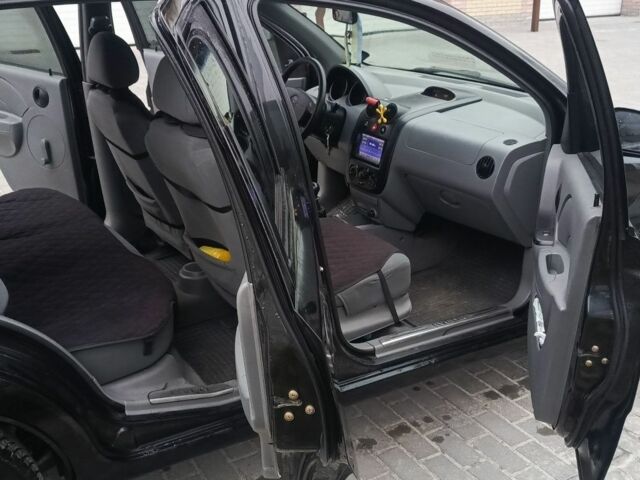 Черный Шевроле Авео, объемом двигателя 1.5 л и пробегом 217 тыс. км за 2800 $, фото 5 на Automoto.ua