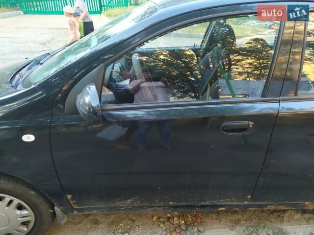 Черный Шевроле Авео, объемом двигателя 1.5 л и пробегом 300 тыс. км за 1800 $, фото 1 на Automoto.ua