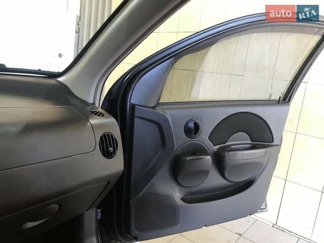 Черный Шевроле Авео, объемом двигателя 1.5 л и пробегом 200 тыс. км за 2600 $, фото 5 на Automoto.ua