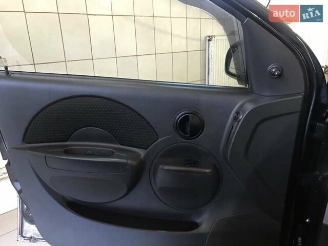 Черный Шевроле Авео, объемом двигателя 1.5 л и пробегом 200 тыс. км за 2600 $, фото 6 на Automoto.ua
