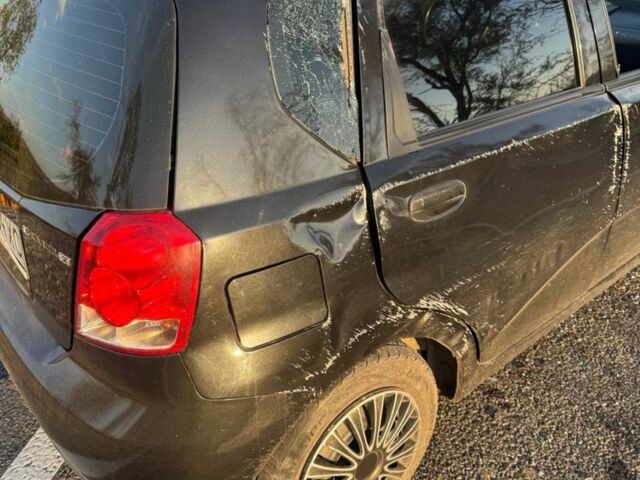 Черный Шевроле Авео, объемом двигателя 1.5 л и пробегом 200 тыс. км за 1300 $, фото 5 на Automoto.ua