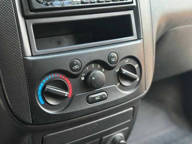 Чорний Шевроле Авео, об'ємом двигуна 1.5 л та пробігом 221 тис. км за 3200 $, фото 14 на Automoto.ua