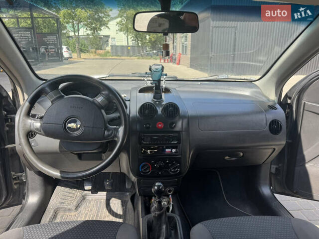 Черный Шевроле Авео, объемом двигателя 1.5 л и пробегом 224 тыс. км за 3900 $, фото 5 на Automoto.ua