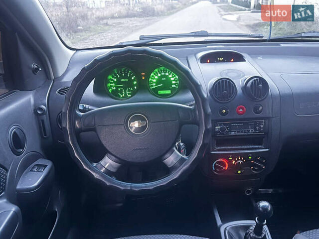 Черный Шевроле Авео, объемом двигателя 1.5 л и пробегом 380 тыс. км за 2900 $, фото 11 на Automoto.ua