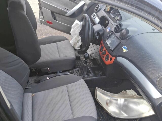 Черный Шевроле Авео, объемом двигателя 1.5 л и пробегом 180 тыс. км за 714 $, фото 5 на Automoto.ua