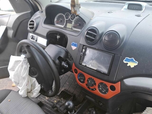 Черный Шевроле Авео, объемом двигателя 1.5 л и пробегом 180 тыс. км за 714 $, фото 4 на Automoto.ua