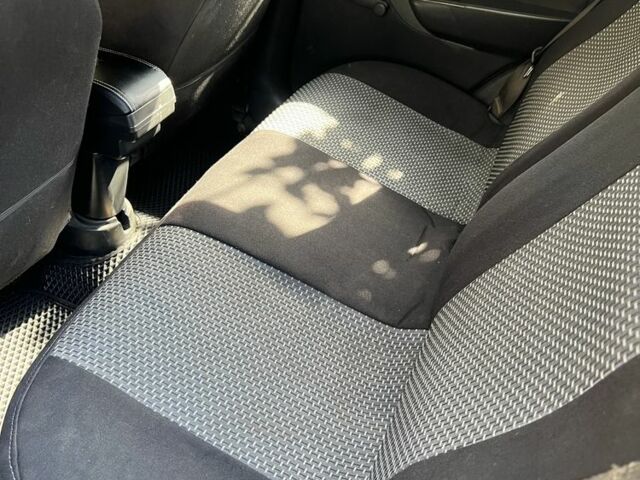 Черный Шевроле Авео, объемом двигателя 1.5 л и пробегом 300 тыс. км за 2800 $, фото 5 на Automoto.ua