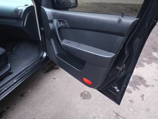 Черный Шевроле Авео, объемом двигателя 1.5 л и пробегом 324 тыс. км за 4250 $, фото 3 на Automoto.ua