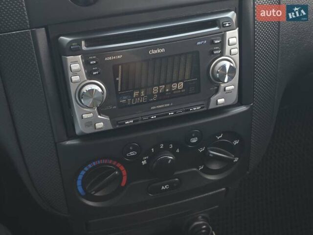 Черный Шевроле Авео, объемом двигателя 1.5 л и пробегом 220 тыс. км за 1999 $, фото 28 на Automoto.ua