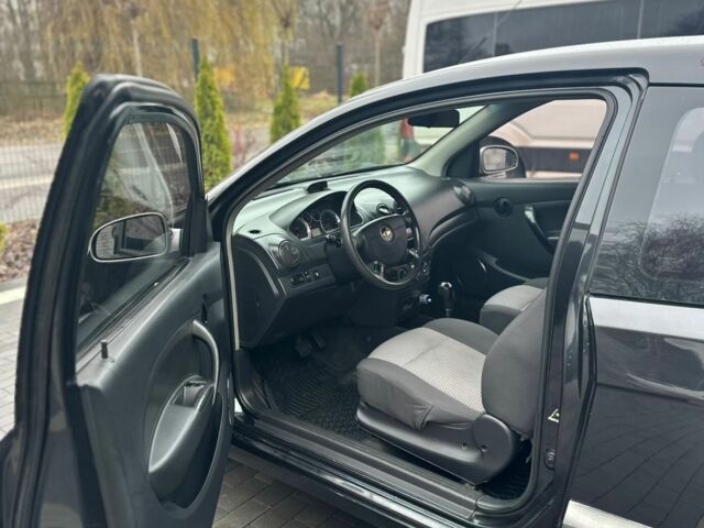 Черный Шевроле Авео, объемом двигателя 1.5 л и пробегом 250 тыс. км за 3100 $, фото 5 на Automoto.ua