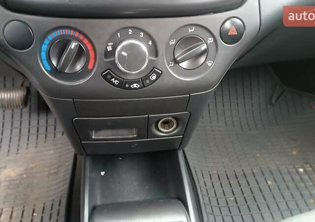 Черный Шевроле Авео, объемом двигателя 1.5 л и пробегом 124 тыс. км за 2000 $, фото 12 на Automoto.ua