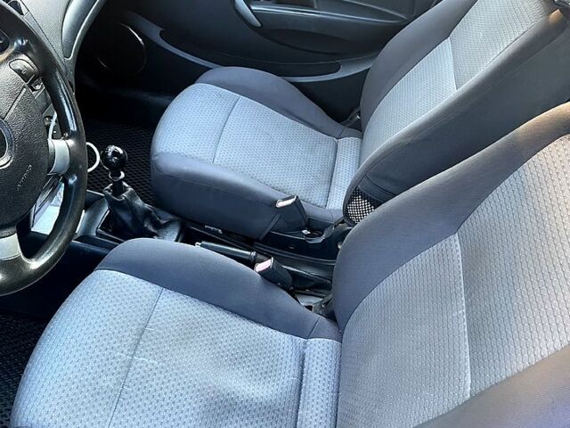 Черный Шевроле Авео, объемом двигателя 1.5 л и пробегом 171 тыс. км за 2700 $, фото 8 на Automoto.ua