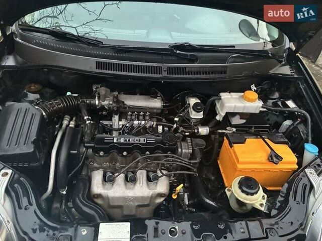 Черный Шевроле Авео, объемом двигателя 1.5 л и пробегом 112 тыс. км за 3700 $, фото 2 на Automoto.ua