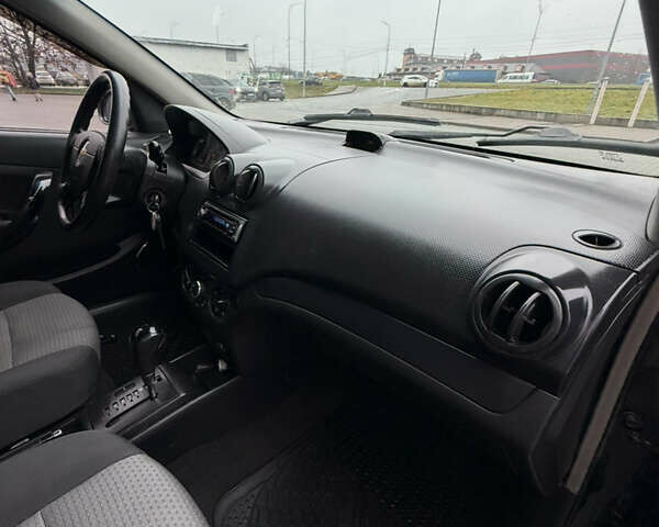 Черный Шевроле Авео, объемом двигателя 1.5 л и пробегом 195 тыс. км за 3800 $, фото 49 на Automoto.ua