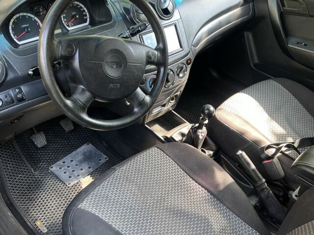 Черный Шевроле Авео, объемом двигателя 1.5 л и пробегом 300 тыс. км за 2800 $, фото 4 на Automoto.ua