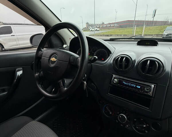 Черный Шевроле Авео, объемом двигателя 1.5 л и пробегом 195 тыс. км за 3800 $, фото 53 на Automoto.ua