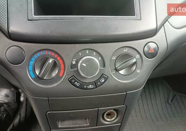 Черный Шевроле Авео, объемом двигателя 1.5 л и пробегом 124 тыс. км за 2000 $, фото 7 на Automoto.ua