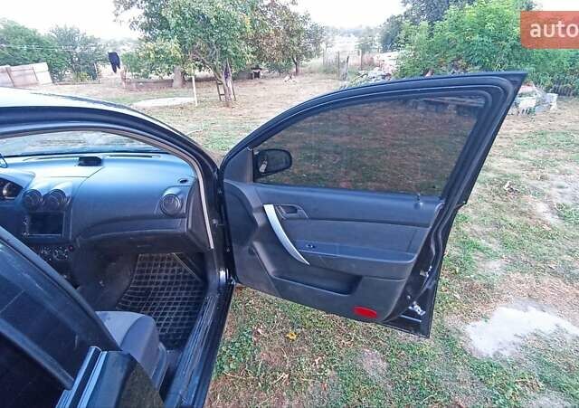 Черный Шевроле Авео, объемом двигателя 1.5 л и пробегом 125 тыс. км за 4300 $, фото 5 на Automoto.ua