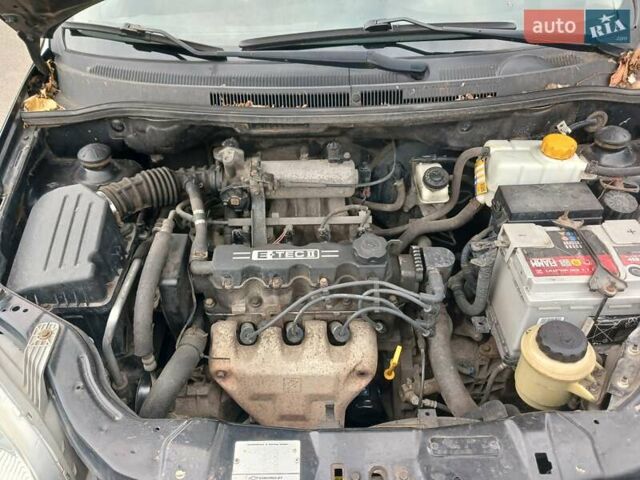 Черный Шевроле Авео, объемом двигателя 1.4 л и пробегом 220 тыс. км за 3100 $, фото 2 на Automoto.ua