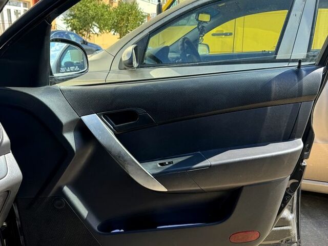 Черный Шевроле Авео, объемом двигателя 1.5 л и пробегом 65 тыс. км за 5000 $, фото 5 на Automoto.ua