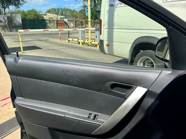 Черный Шевроле Авео, объемом двигателя 1.5 л и пробегом 65 тыс. км за 5000 $, фото 4 на Automoto.ua