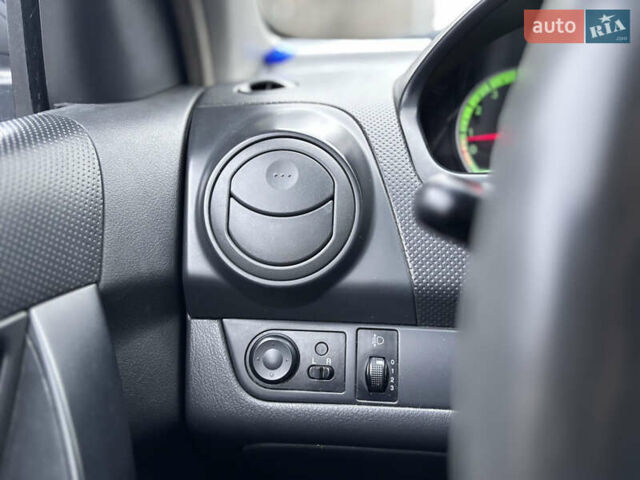 Черный Шевроле Авео, объемом двигателя 1.5 л и пробегом 220 тыс. км за 4199 $, фото 25 на Automoto.ua