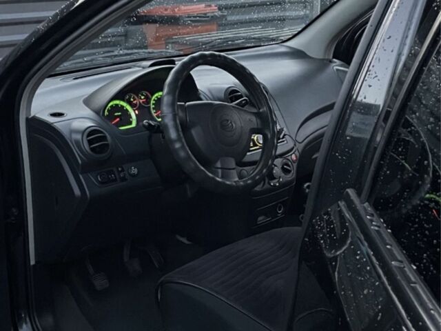 Черный Шевроле Авео, объемом двигателя 1.5 л и пробегом 90 тыс. км за 5100 $, фото 2 на Automoto.ua
