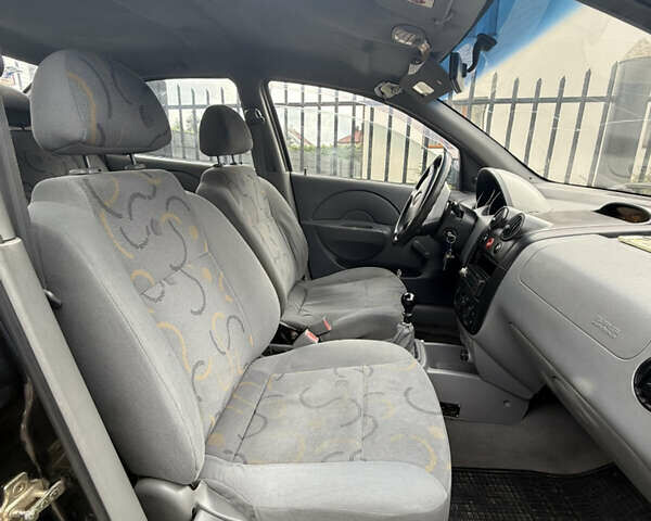 Черный Шевроле Авео, объемом двигателя 1.5 л и пробегом 200 тыс. км за 2500 $, фото 5 на Automoto.ua