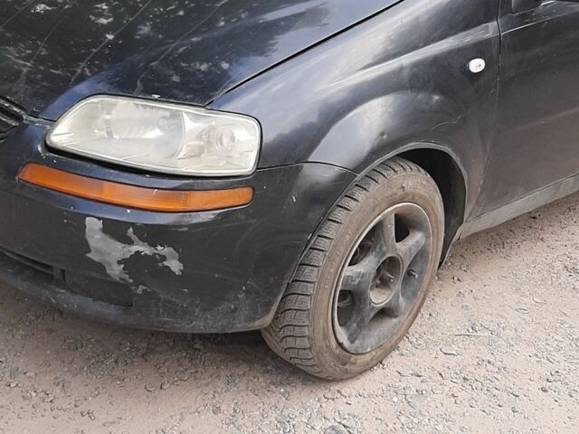 Черный Шевроле Авео, объемом двигателя 1.5 л и пробегом 300 тыс. км за 1100 $, фото 1 на Automoto.ua