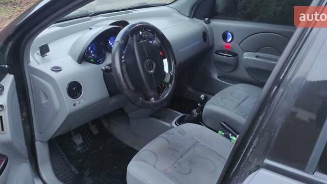 Черный Шевроле Авео, объемом двигателя 1.5 л и пробегом 170 тыс. км за 3115 $, фото 5 на Automoto.ua