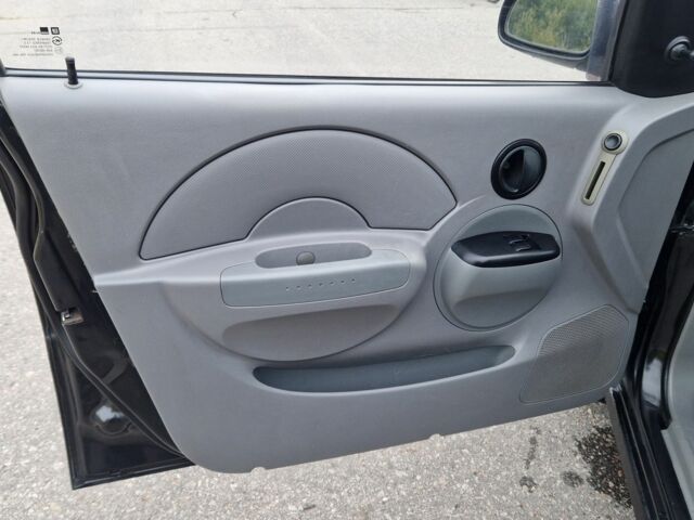 Чорний Шевроле Авео, об'ємом двигуна 1.5 л та пробігом 219 тис. км за 3350 $, фото 3 на Automoto.ua