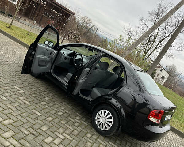 Черный Шевроле Авео, объемом двигателя 1.5 л и пробегом 209 тыс. км за 2999 $, фото 1 на Automoto.ua