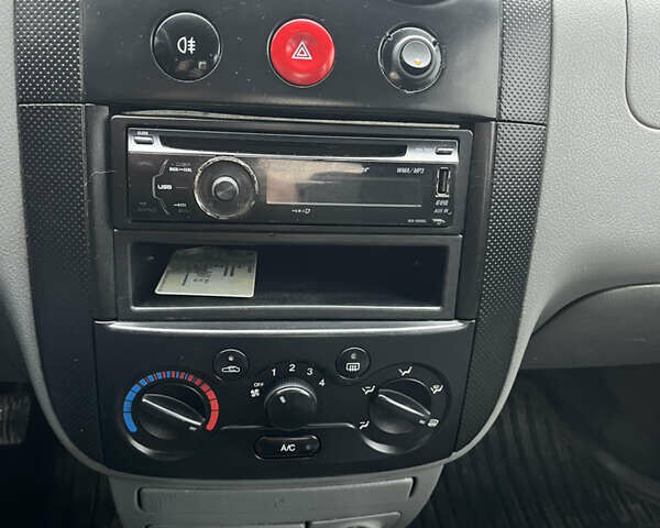 Чорний Шевроле Авео, об'ємом двигуна 1.5 л та пробігом 350 тис. км за 2600 $, фото 8 на Automoto.ua