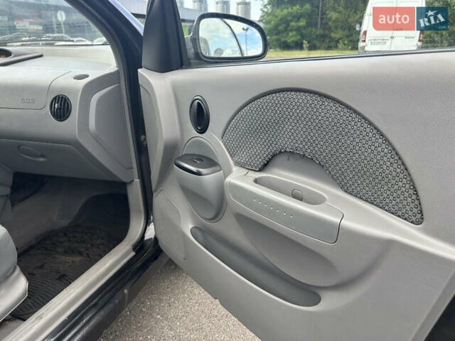 Черный Шевроле Авео, объемом двигателя 1.5 л и пробегом 280 тыс. км за 2500 $, фото 2 на Automoto.ua