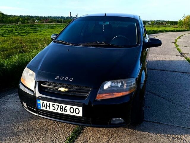 Черный Шевроле Авео, объемом двигателя 1.5 л и пробегом 300 тыс. км за 2600 $, фото 1 на Automoto.ua