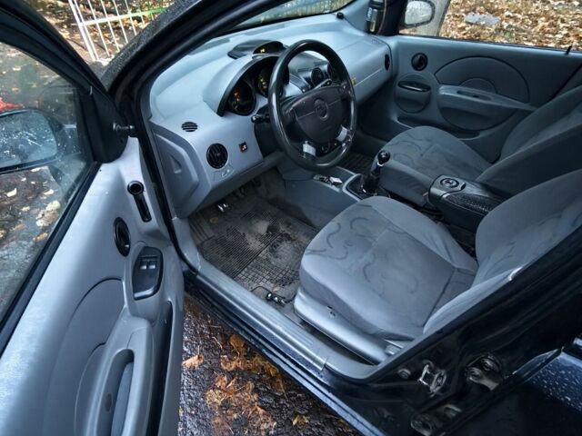 Черный Шевроле Авео, объемом двигателя 1 л и пробегом 334 тыс. км за 1700 $, фото 3 на Automoto.ua