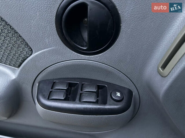 Черный Шевроле Авео, объемом двигателя 1.5 л и пробегом 260 тыс. км за 2950 $, фото 9 на Automoto.ua