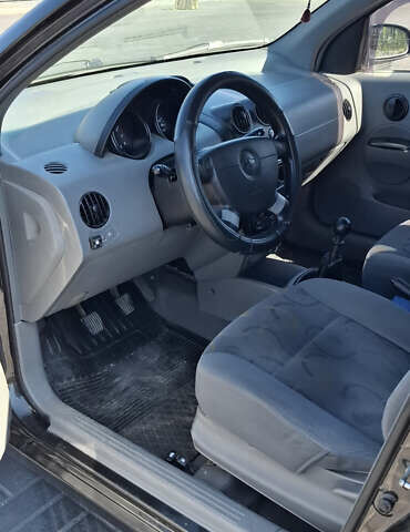 Чорний Шевроле Авео, об'ємом двигуна 1.5 л та пробігом 188 тис. км за 2900 $, фото 3 на Automoto.ua