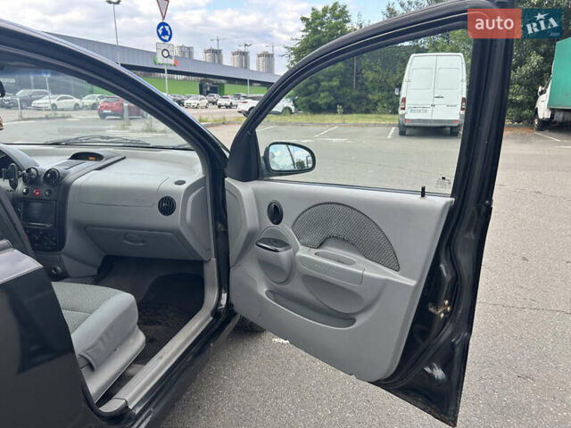 Черный Шевроле Авео, объемом двигателя 1.5 л и пробегом 280 тыс. км за 2500 $, фото 5 на Automoto.ua