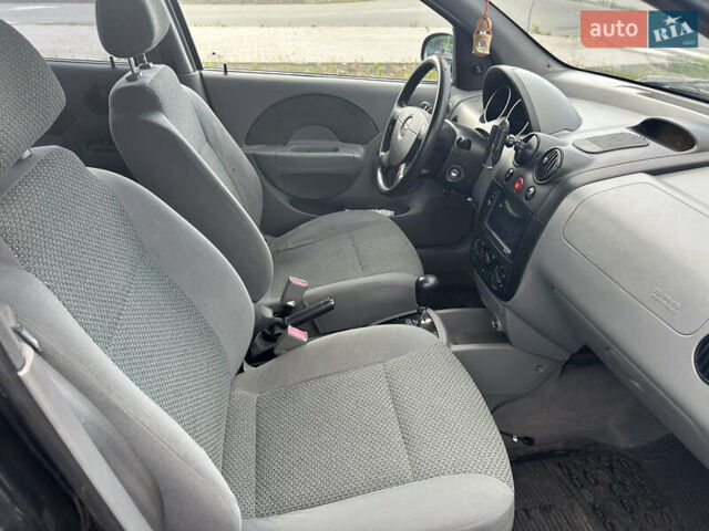 Черный Шевроле Авео, объемом двигателя 1.5 л и пробегом 280 тыс. км за 2500 $, фото 1 на Automoto.ua