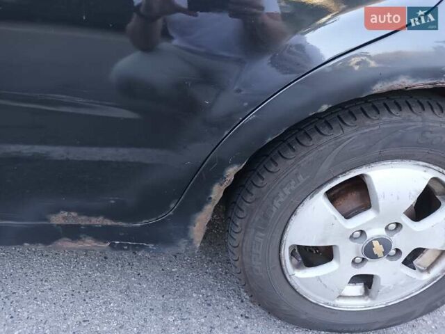 Черный Шевроле Авео, объемом двигателя 1.5 л и пробегом 322 тыс. км за 1900 $, фото 5 на Automoto.ua