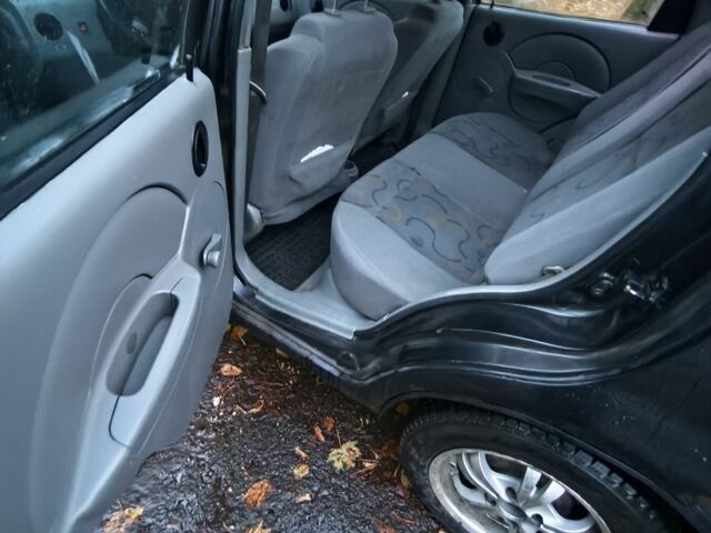 Черный Шевроле Авео, объемом двигателя 1 л и пробегом 334 тыс. км за 1700 $, фото 4 на Automoto.ua