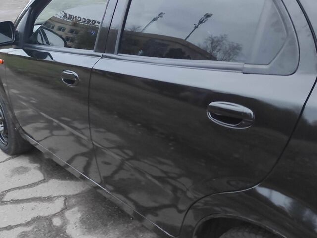 Черный Шевроле Авео, объемом двигателя 1.5 л и пробегом 170 тыс. км за 3108 $, фото 4 на Automoto.ua