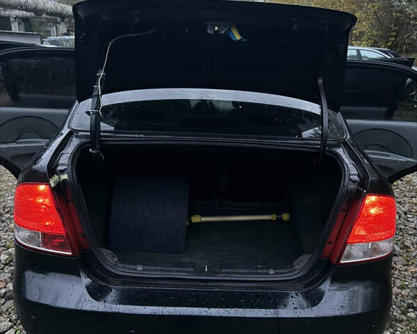 Черный Шевроле Авео, объемом двигателя 1.5 л и пробегом 260 тыс. км за 2950 $, фото 5 на Automoto.ua