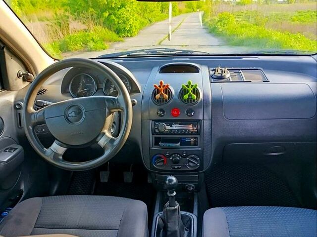 Черный Шевроле Авео, объемом двигателя 1.5 л и пробегом 300 тыс. км за 2600 $, фото 6 на Automoto.ua