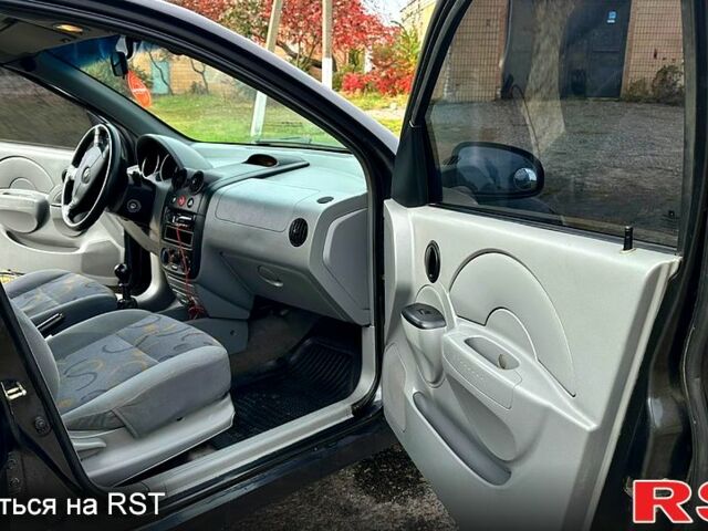 Черный Шевроле Авео, объемом двигателя 1.5 л и пробегом 175 тыс. км за 2600 $, фото 6 на Automoto.ua