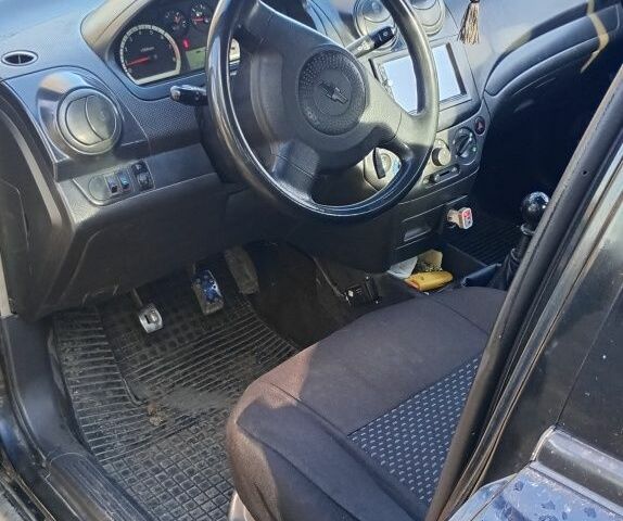 Черный Шевроле Авео, объемом двигателя 1.5 л и пробегом 215 тыс. км за 3400 $, фото 5 на Automoto.ua